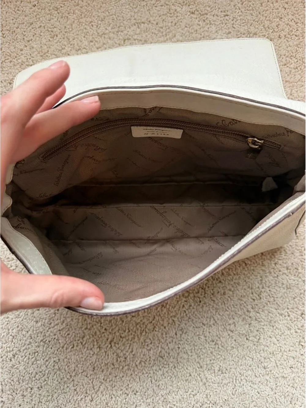 Salvatore Ferragamo Ivory Leather Gancini Shoulder Bag